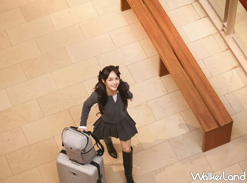▲甜美少女感滿分!劉芳芸示範 Airox Advanced 輕巧又俐落的旅行法