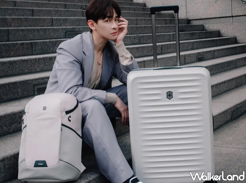 ▲Cyrus Sun 以俐落造型詮釋 Airox Advanced,展現時尚旅程的無重感美學