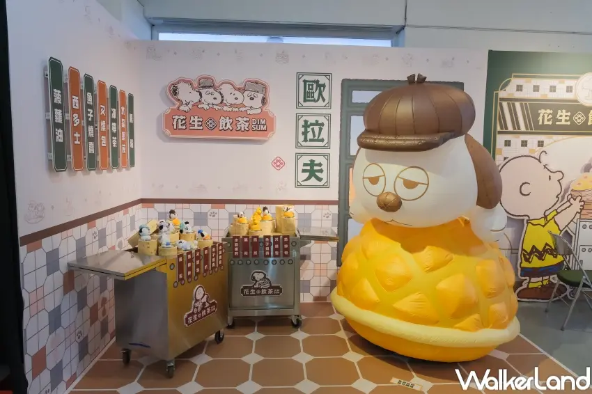 ▲史努比港式飲茶快閃店必拍巨型菠蘿油史努比氣偶,以及史努比、歐拉夫港風玩偶吊飾(攝影:張人尹)。