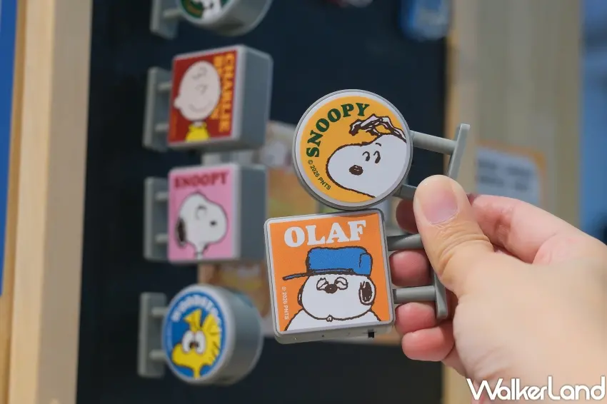 ▲史努比港式飲茶快閃店必抽「史努比燈牌盲盒」,有機會抽中胡士托或哥哥們奧勒夫、安迪(攝影:張人尹)