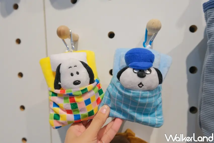 ▲史努比港式飲茶快閃店必買,史努比、歐拉夫被窩票卡夾:380元(攝影:張人尹)