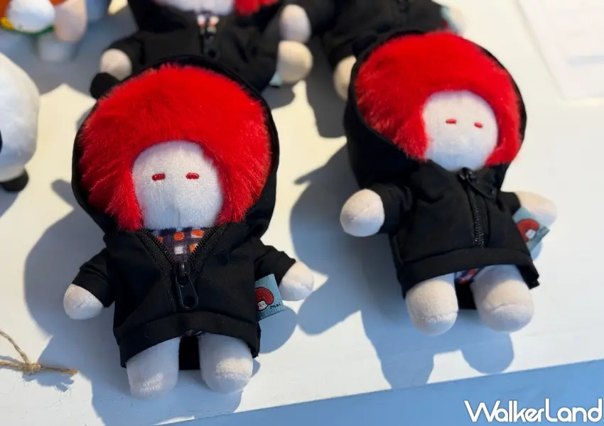 ▲本次信義區免費展覽現場販售MOI娃娃，期間限定、限量開搶。(攝影：鄭亦庭)