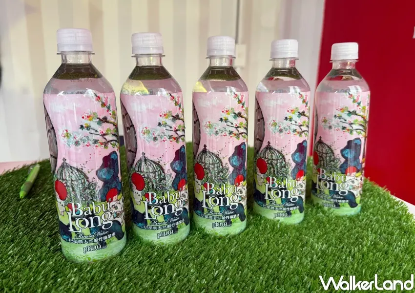 ▲信義區免費展覽「MOI限量聯名公益商品」，買周邊回家也能做公益。(攝影：鄭亦庭)