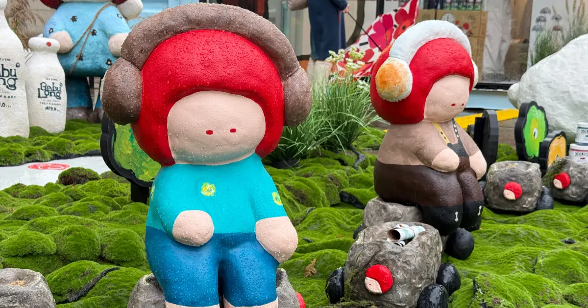 信義區免費展覽！信義區巨型紅髮女孩Moi必拍，限量紅髮女孩娃娃先搶。