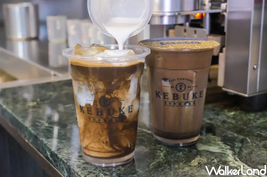 ▲可不可推出「靜岡焙茶烏龍奶」，焙茶控在 12/16-12/18 可免費升級鮮奶（攝影：張人尹）