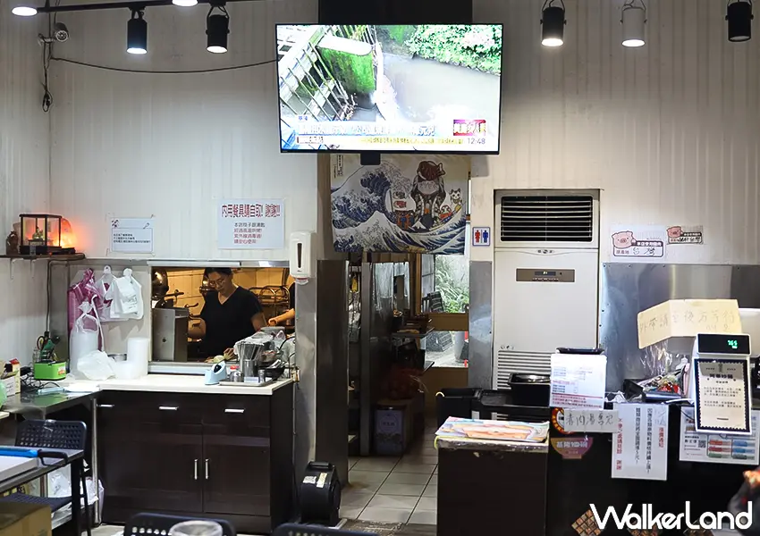 ▲基隆廟口美食推薦!阿華炒麵 這邊不用排隊,招牌咖哩炒麵必吃。