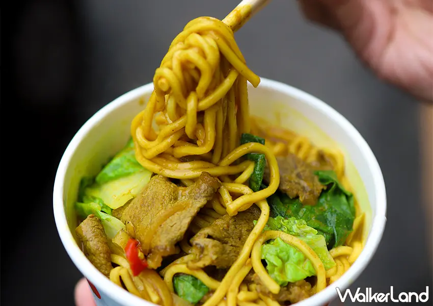 ▲基隆廟口美食推薦!阿華炒麵 這邊不用排隊,招牌咖哩炒麵必吃。