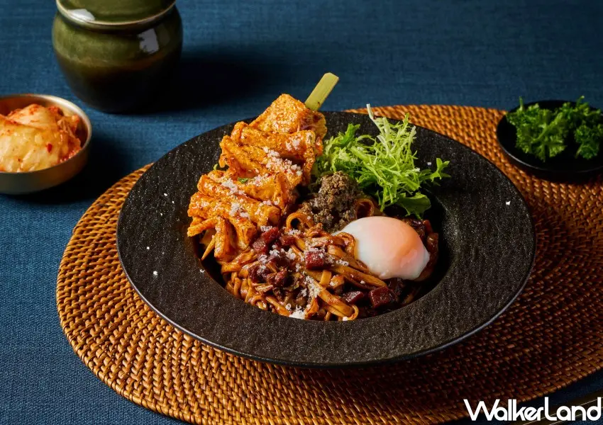 ▲韓式蔬食Yache「流心松露炸醬麵」在經典蔬食炸醬中加入松露香氣。