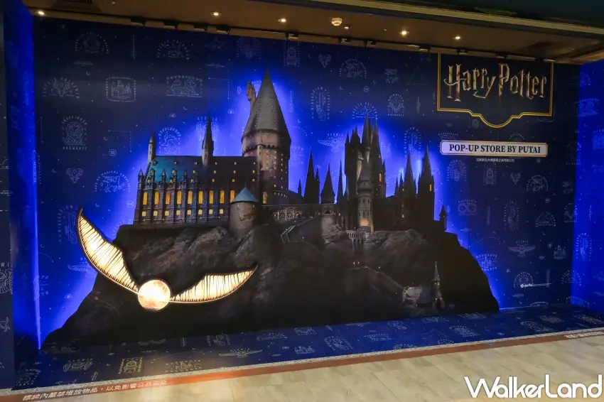 ▲哈利波特快閃店於誠品R79登場，活動期間橫跨年末與寒假，吸引粉絲前來朝聖。（攝影：張人尹）