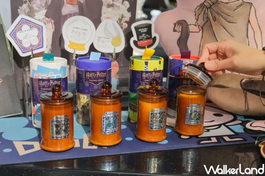 ▲哈利波特居家小物，四大學院主題香氛蠟燭。（攝影：張人尹）