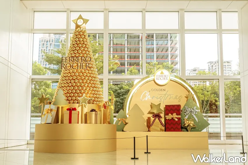 ▲金莎聖誕樹以無數金色球體堆疊，在光影折射下營造出宛如金色夢境的浪漫場景