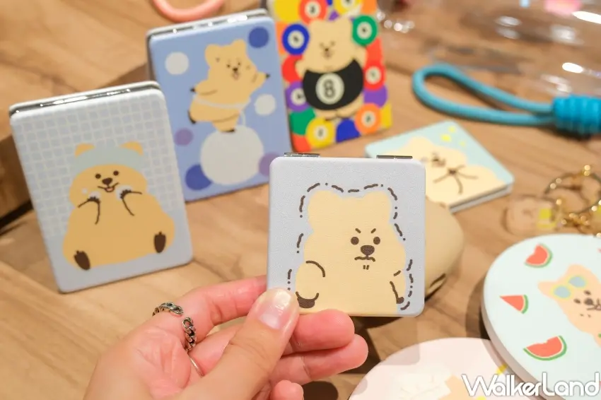 ▲勾卡KKOTKA快閃店集結多款周邊,交換禮物推薦必買表情包折疊鏡子。(攝影:張人尹)