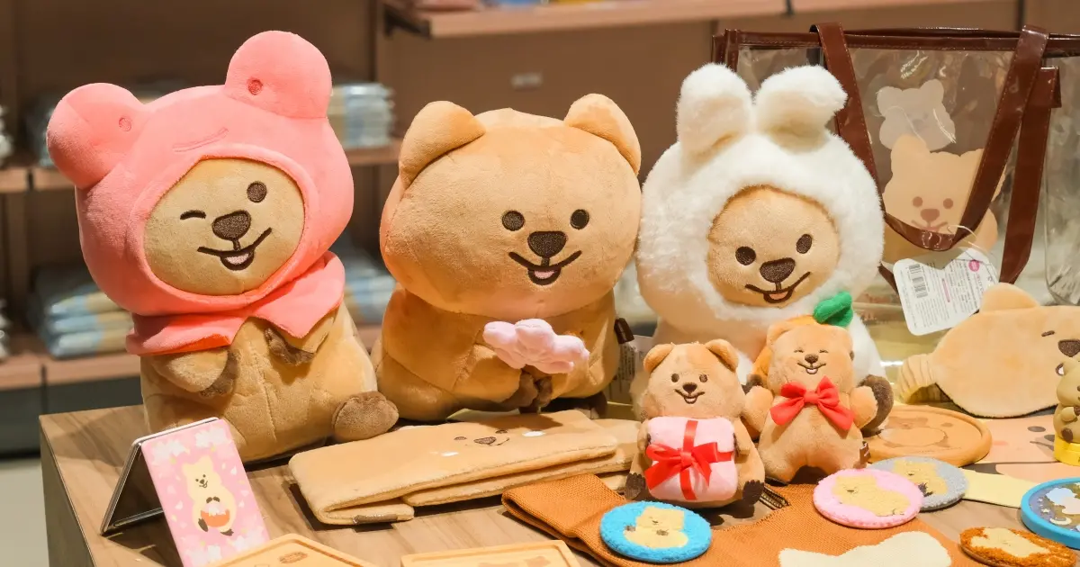 信義區矮袋鼠快閃店！超呆萌「勾卡KKOTKA」韓國角色首次來台，70款快閃店限定周邊必買。