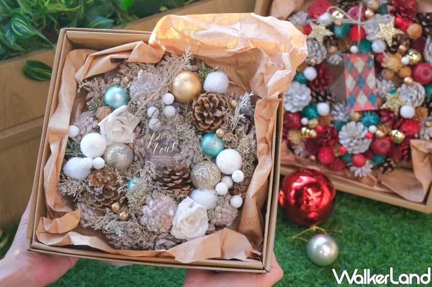 ▲博客來推薦日本Green House花圈與Mark’s木質擺飾,增添居家聖誕氛圍(攝影:張人尹)