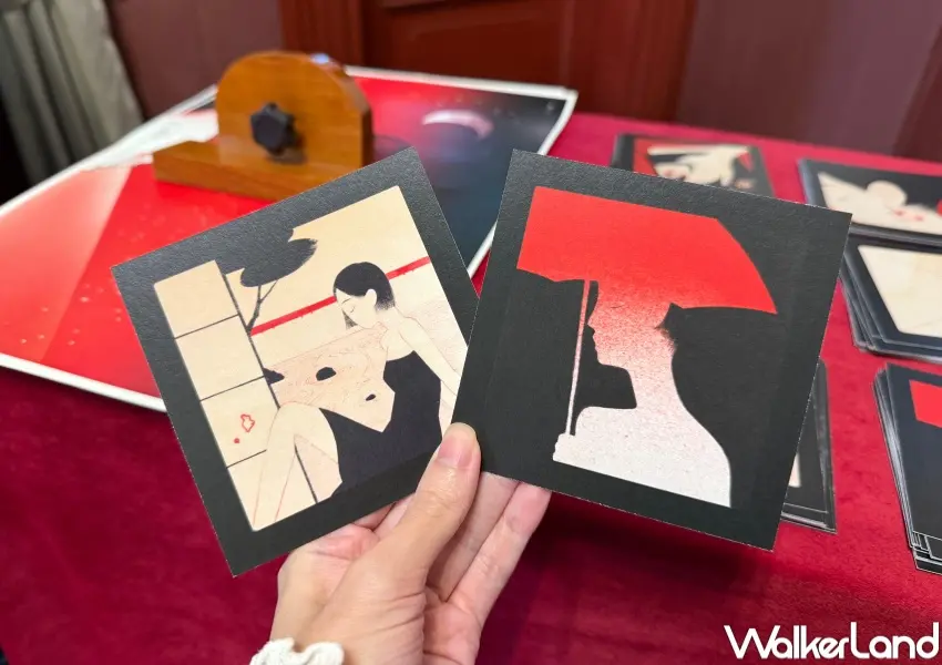 ▲圓山站免費展覽《遊 Asobi》多款畫作也製成圖卡周邊商品。(攝影:鄭亦庭)