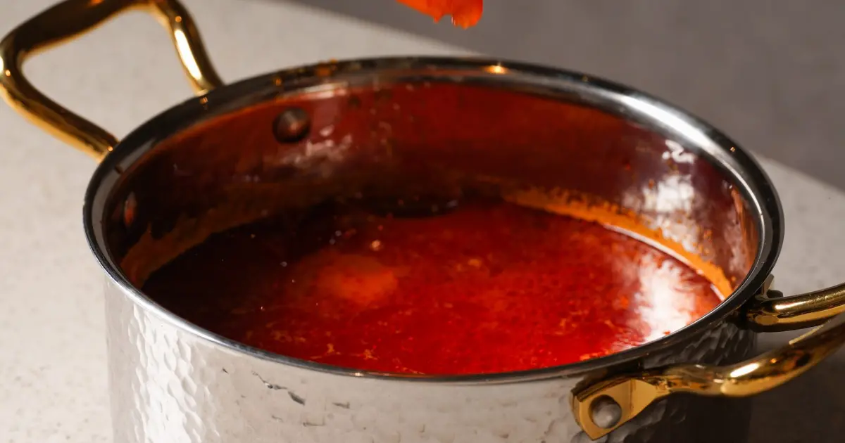 海底撈個人火鍋新品牌！海嶼鍋物8款湯底搶先看，一人麻辣鍋 燕麥奶開吃。