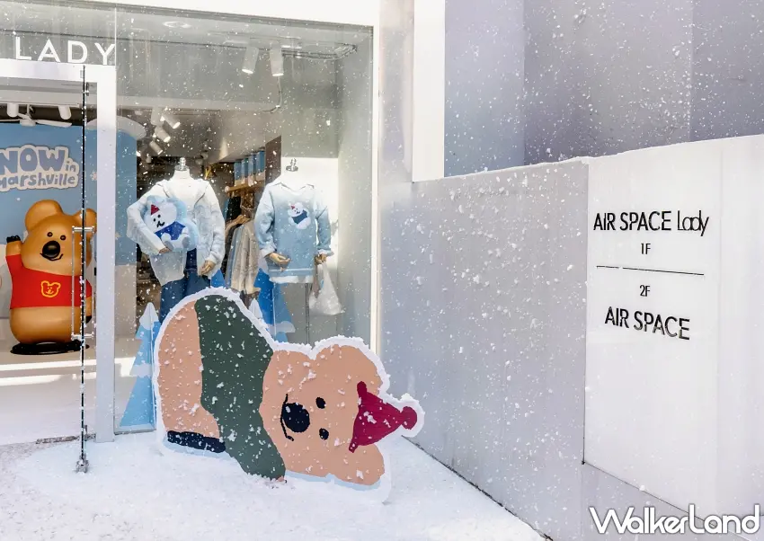 ▲最吸引目光的亮點是店內定時降雪的浪漫時刻，自每週五、六、日及12月24日、12月25日18:00至21:00，店鋪外皆會上演「身歷奇境雪花秀」