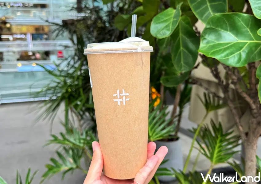 ▲得正芝士奶蓋緋烏龍結合鹹香奶蓋與緋烏龍茶韻。(攝影:張人尹)