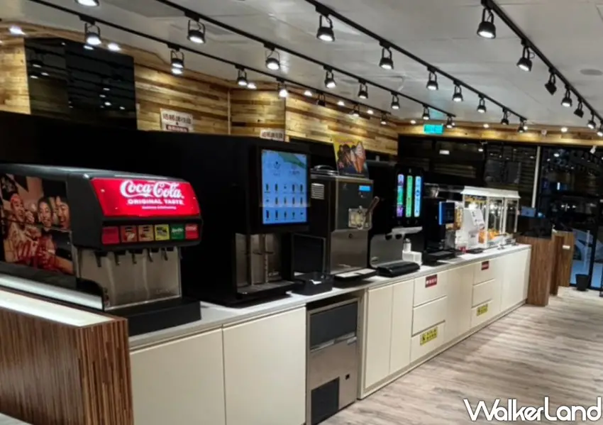 ▲六扇門挑戰最強小火鍋自助吧吃到飽，有滷肉飯、麻婆豆腐、冰淇淋等。