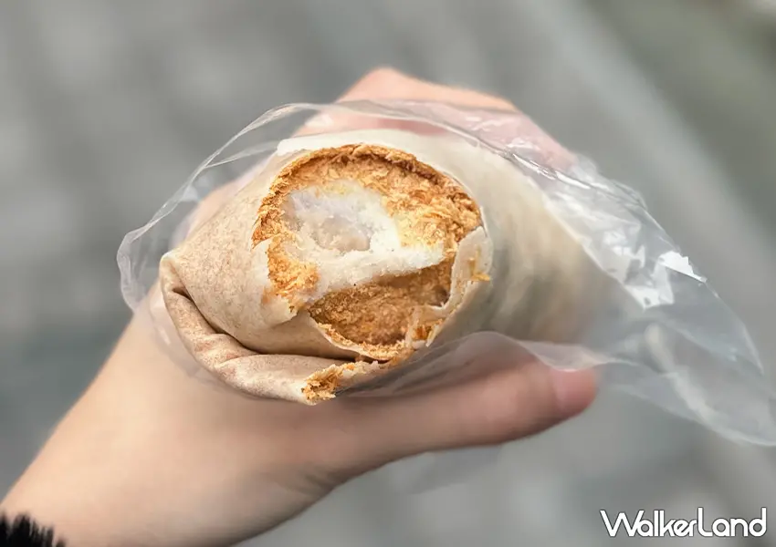 ▲礁溪排隊小吃美食！吳記花生捲冰淇淋 50元銅板價、吃得到芋頭顆粒，柯氏蔥油餅一起吃。