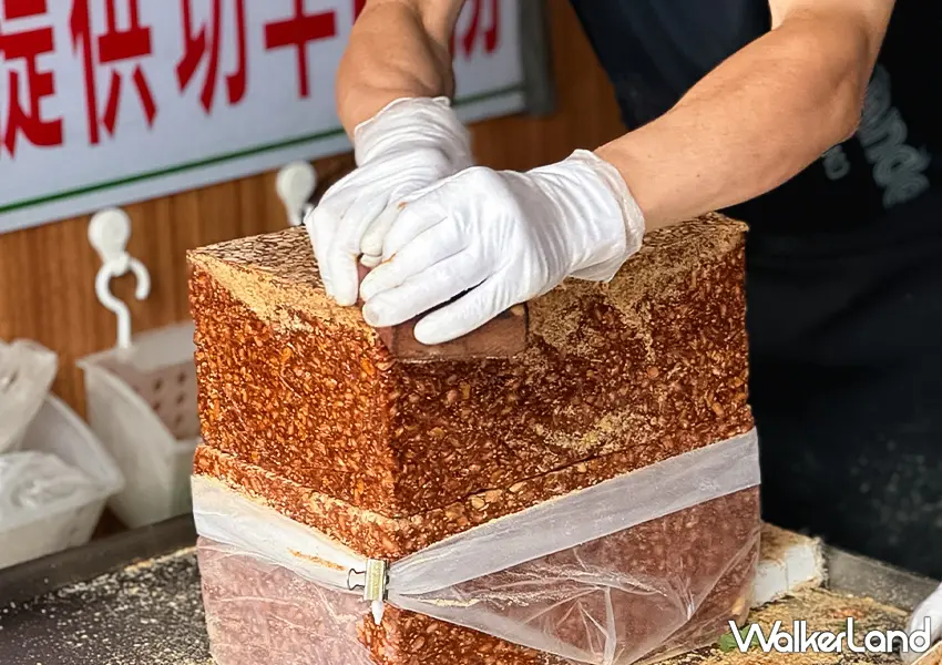 ▲礁溪排隊小吃美食!吳記花生捲冰淇淋 50元銅板價、吃得到芋頭顆粒,柯氏蔥油餅一起吃。