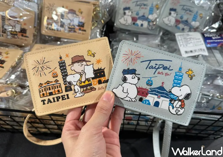 ▲史努比台北跨年快閃店推出台北跨年限定票卡夾，史努比、歐拉夫都有。(攝影：編輯 鄭雅之)