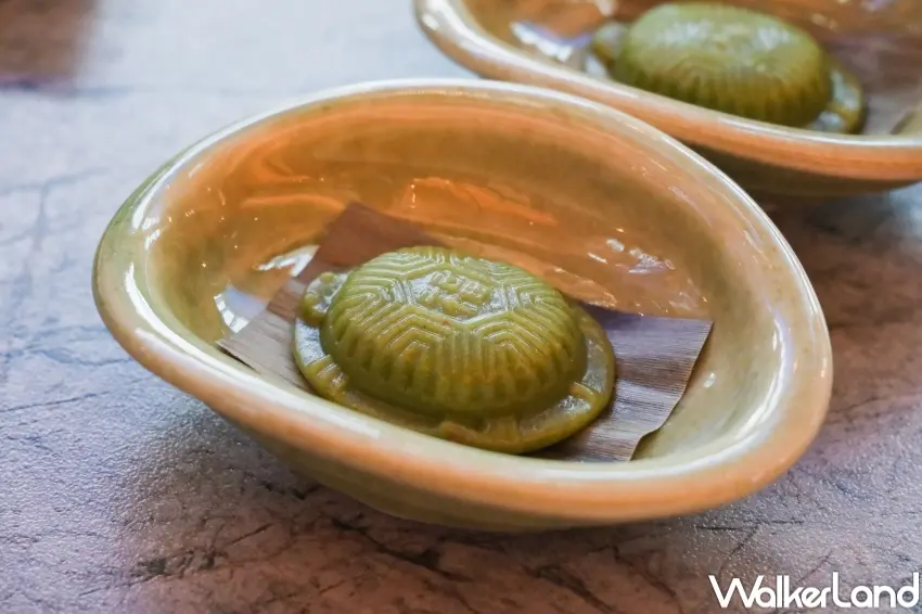 ▲饗 A Joy 推出地瓜聯名料理，炙烤肋眼牛排佐煙燻紫薯與地瓜草仔粿，將藝術概念延伸至餐桌。（攝影：張人尹）