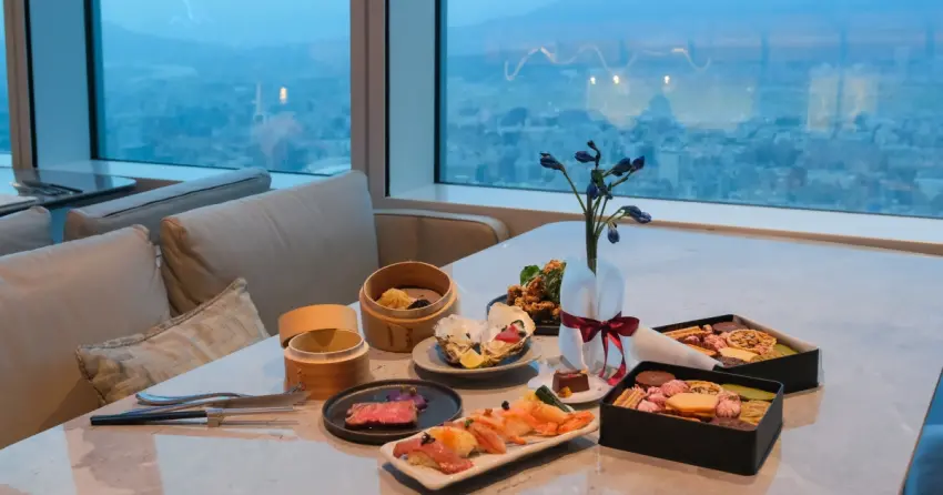 饗A Joy不只原子筆！饗A Joy聯名餐點升級開吃，地瓜聯名料理 藝術餐區藝術展。