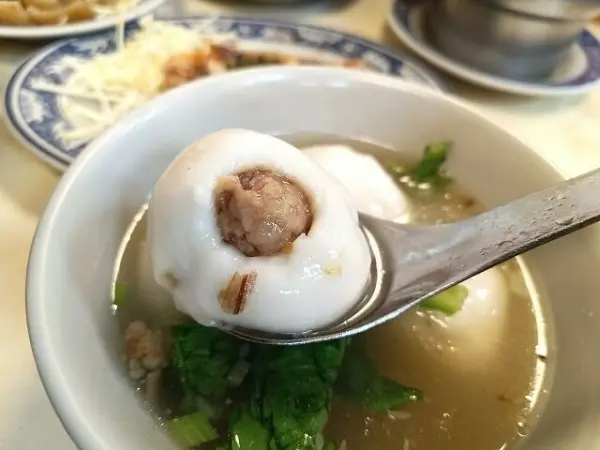 ▲冬至必吃夜市台北鹹湯圓!延三夜市老字號施家鮮肉湯圓,米其林必比登推薦。