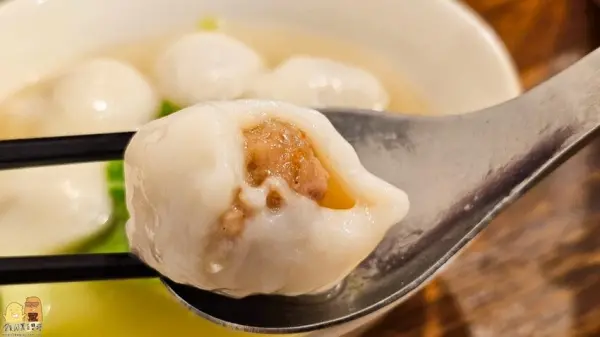 ▲冬至必吃夜市台北鹹湯圓!通化街夜市蘇媽媽湯圓,帶有油蔥、蝦米香。