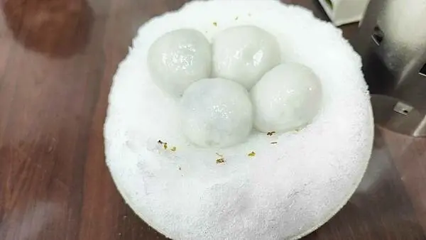 ▲冬至甜湯圓推薦!通化街夜市御品元冰火湯圓,桂花蜜無限量免費加。