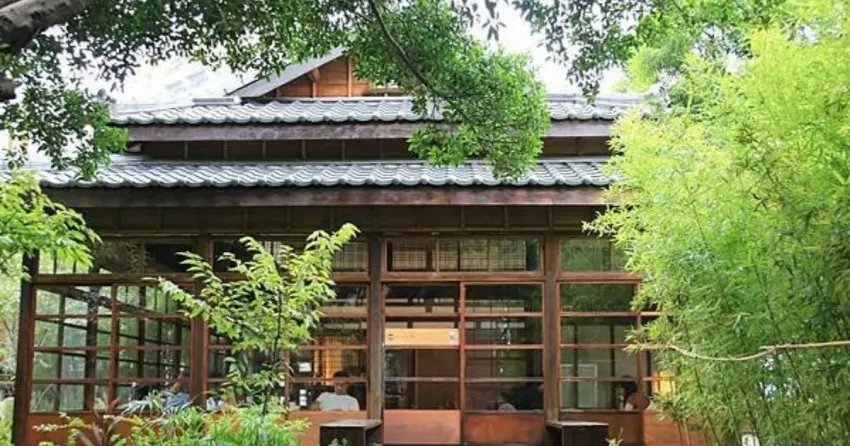 ▲在台中刑務所演武場體驗弓道、書法與紙藝之美，或是在綠意包圍下靜心品茗，都是一段療癒身心的休憩旅程。