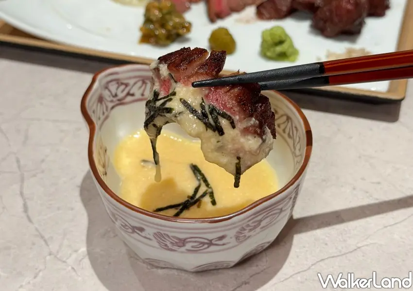 ▲「牛舌佑介」牛舌定食專賣店推薦吃法,直接沾山藥泥吃。(攝影:編輯 鄭雅之)