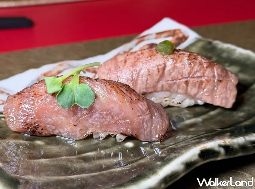 ▲會席亮點「和牛炙燒壽司」分別佐以醬油與味噌調味，輕微炙燒後逼出和牛油脂的迷人香氣