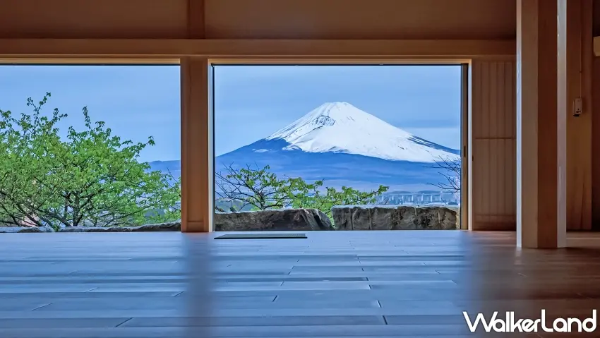 ▲排名第二的「御殿場高原時之栖」提供多元住宿體驗，其豪華露營區在黃昏時刻顯得格外夢幻，背景即是雄偉的富士山，是冬季不可錯過的浪漫場景。