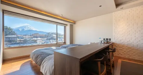 冬天就要看富士山！樂天旅遊盤點5大絕景溫泉飯店，露天風呂、大窗景成流量密碼。