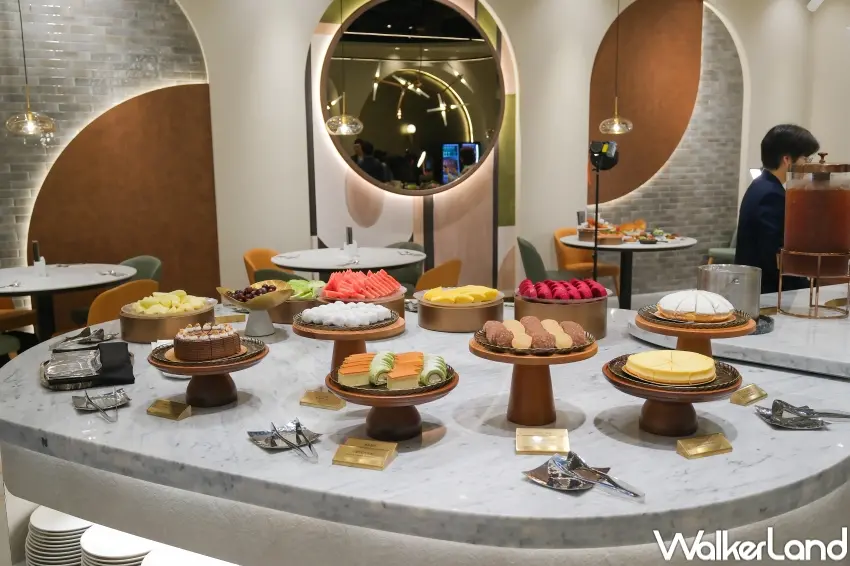 ▲朵頤牛排主打排餐加自助吧的半自助形式，成為聚餐新話題。（攝影：張人尹）