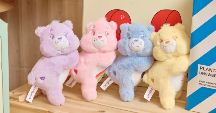 Care Bears聖誕樹！威秀影城Care Bears聖誕節3大周邊，彩虹熊髮夾 熊熊聖誕樹必收。