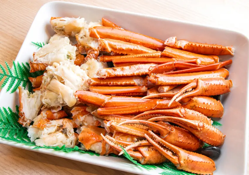 ▲▲松葉蟹吃到飽！北海道住宿推薦 VESSEL HOTEL Campana Susukino 早餐方案最推，車站旁住宿超方便。（VESSEL HOTEL 提供）