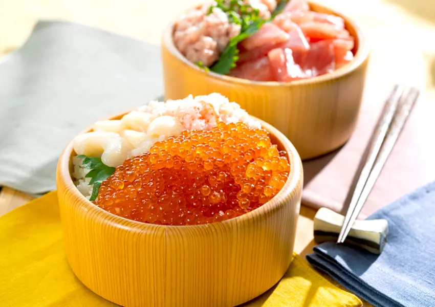 ▲松葉蟹吃到飽！北海道住宿推薦 VESSEL HOTEL Campana Susukino 早餐方案最推，車站旁住宿超方便。（VESSEL HOTEL 提供）