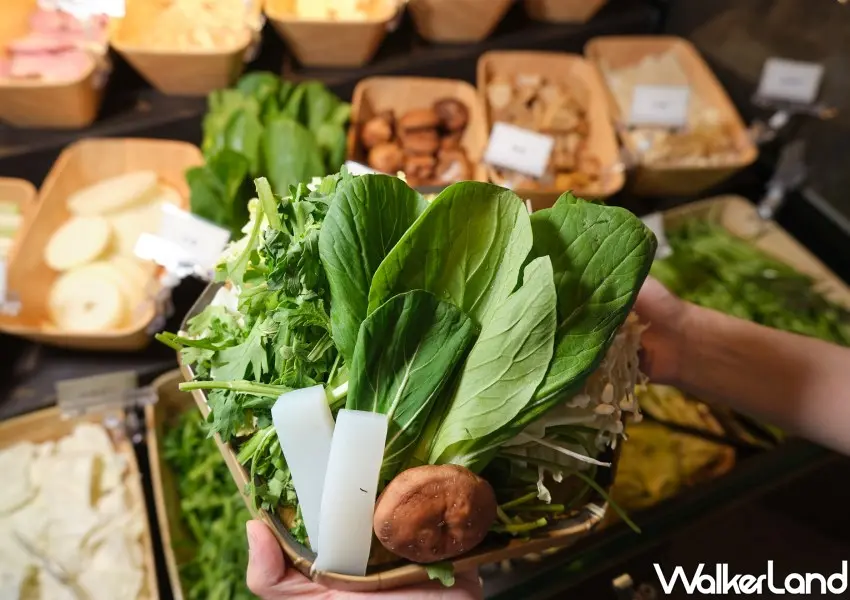 ▲六本松壽喜燒有蔬食自助吧任取。