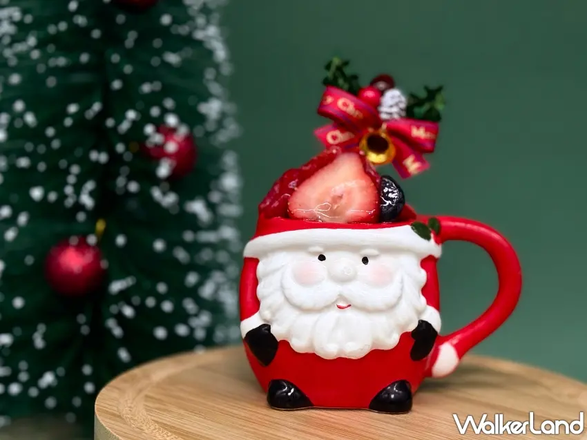 ▲「紅莓巧克力聖誕杯」則是以巧克力酥菠蘿為基底,每一口都有幸福的感覺