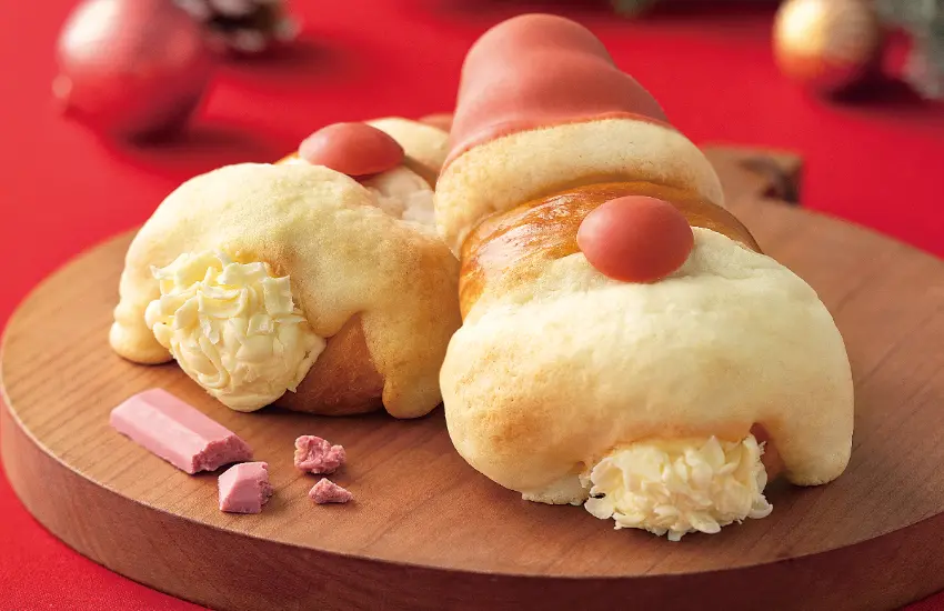 ▲季節限定聖誕老人可頌的內餡包含草莓醬、草莓巧克力、餅乾脆片，再加上卡士達與鮮奶油混合的奶霜。