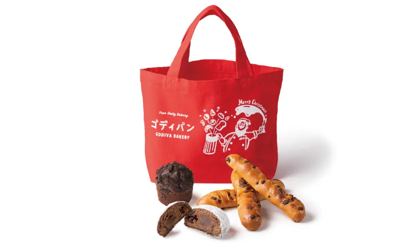 ▲將德式聖誕蛋糕搭配巧克力棒和巧克力瑪芬裝在托特包裡，很適合當伴手禮。