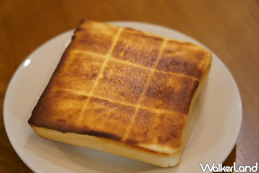 ▲奶酥厚片為「有純咖啡廳」人氣品項。（攝影：楊婷雅）