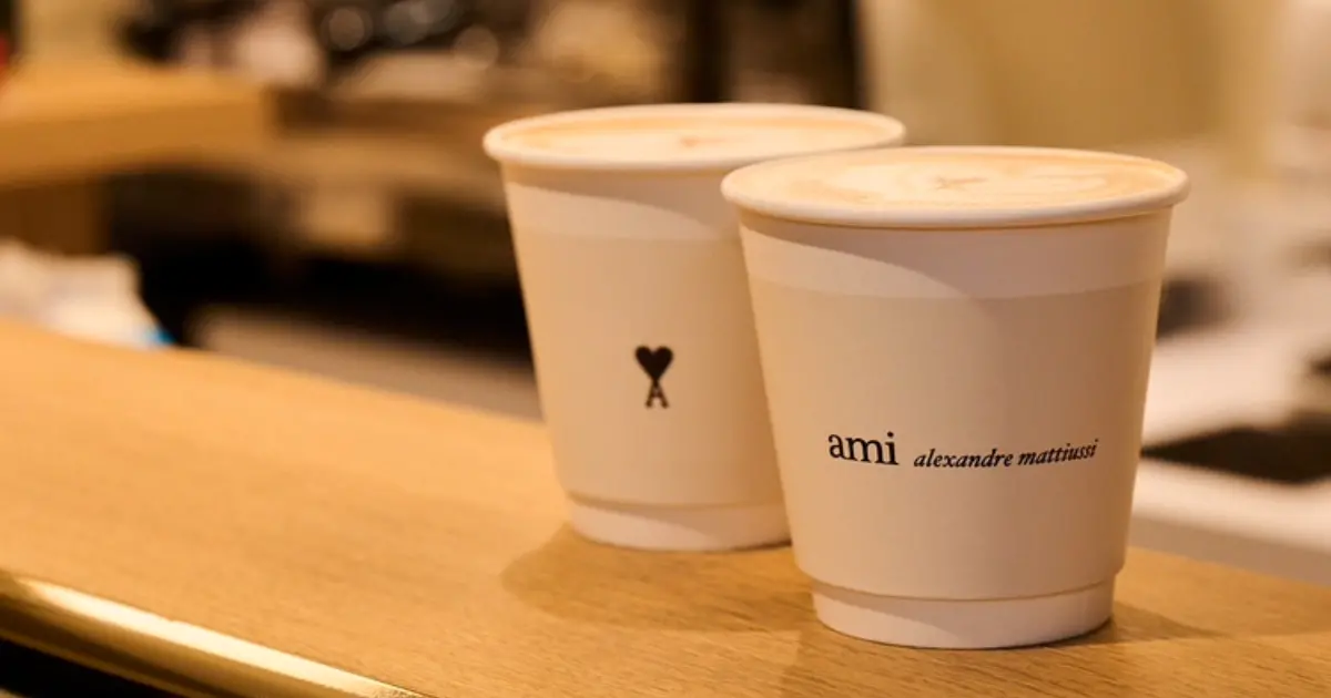 把巴黎搬來東京！AMI Paris表參道快閃店附設咖啡廳提供巴黎氛圍，人氣可頌必吃，期間限定錯過可惜。