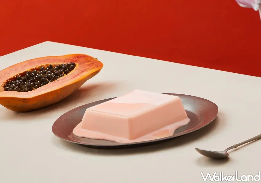 ▲紅磚布丁將台灣經典木瓜牛乳轉化為布丁形式，新春期間提供粉絲全新甜點選擇。