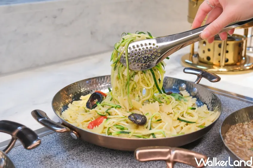 ▲果然匯台北新光站前店推出7道開幕限定料理,「金桔剝皮椒香櫛瓜麵」成為必吃話題。(攝影:張人尹)