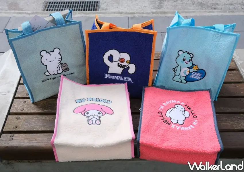 ▲全家IP絨毛福袋399元系列，內附保鮮盒2入組、資料夾、筆記本、紅包袋2入組。(攝影：鄭雅之)