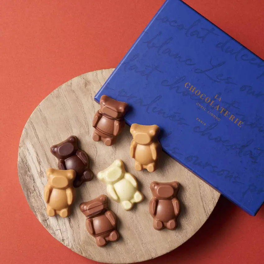 ▲藍色禮盒迷你榛果醬小熊結合黑巧克力、牛奶巧克力、金色巧克力、白巧克力與堅果榛果醬。